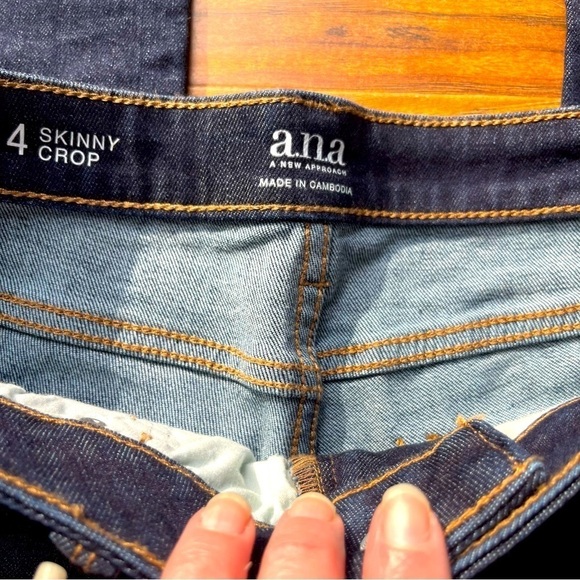 a.n.a. Jeans Size 4 - Picture 3 of 5
